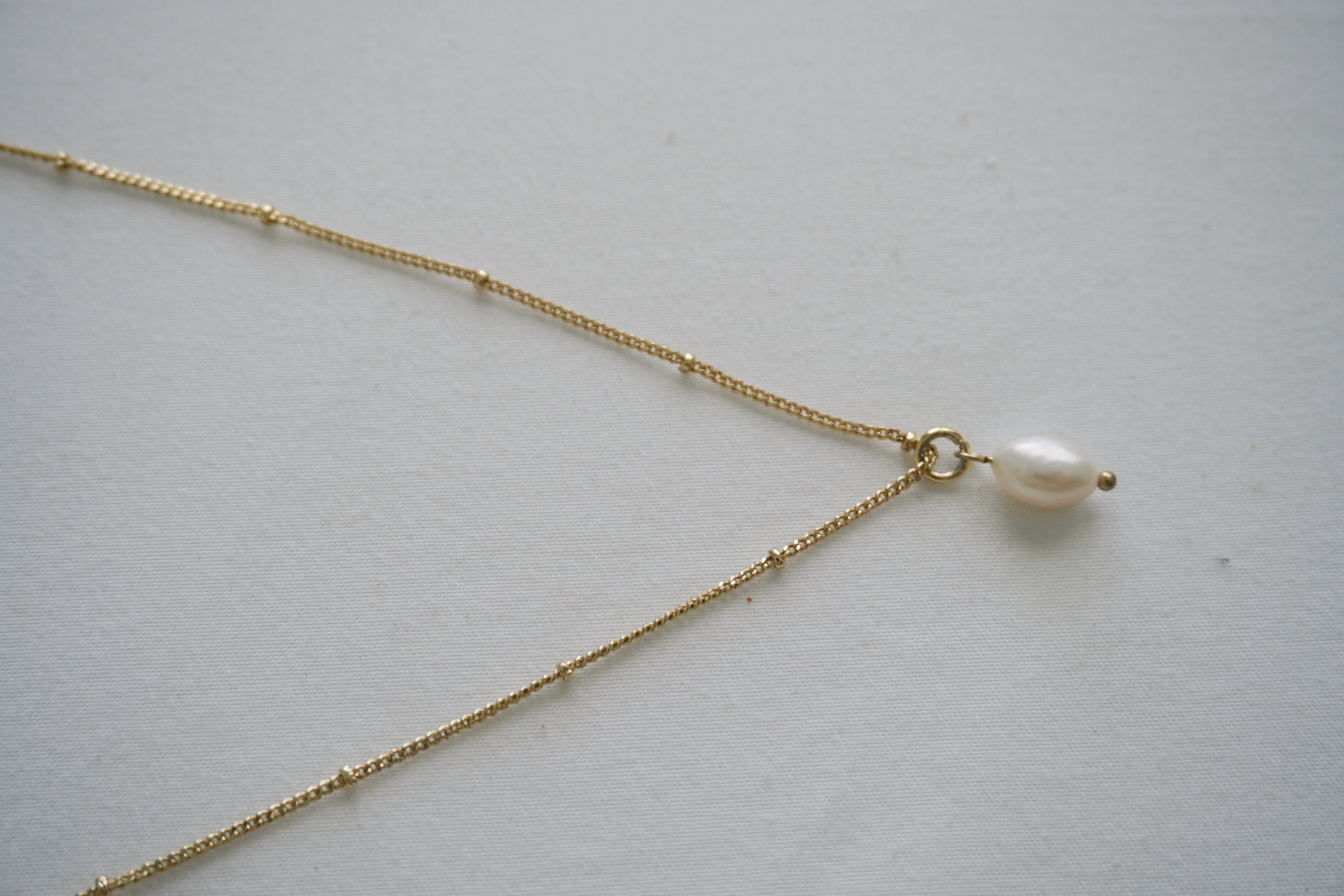 “Pure” pearl necklace