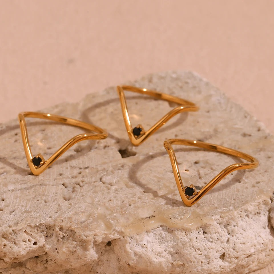 “Cosmo” black stone ring